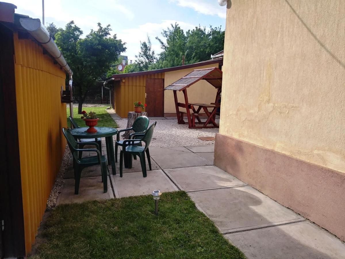 Szivarvany Apartman Gyula Exterior photo